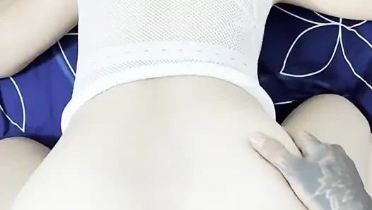 Sexy Mädchen wird Doggy und Missionar gefickt