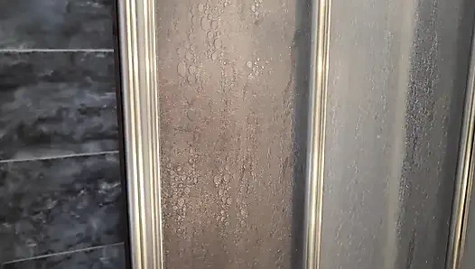 Ibu tiri membiarkan saya menidurinya setelah mandi!