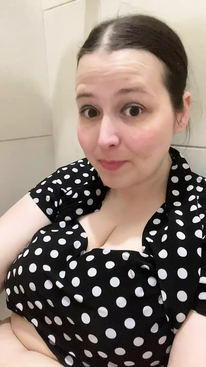 公共户外手淫直到我把它移到里面