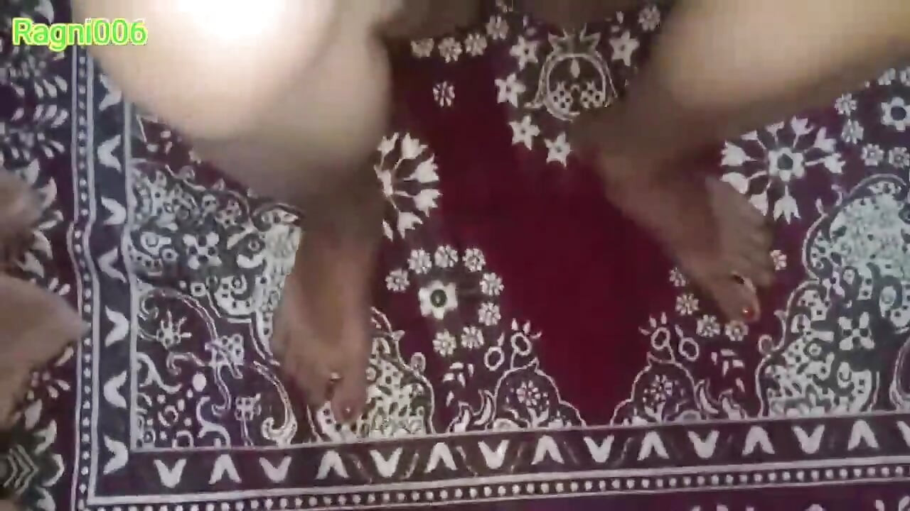 India ama de casa folla duro estilo perrito Ragni bhabhi