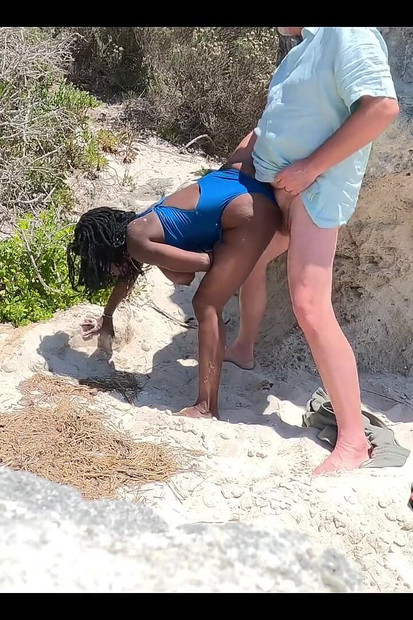 Seks na plaži - Skoro uhvaćena dok se na mirnoj plaži