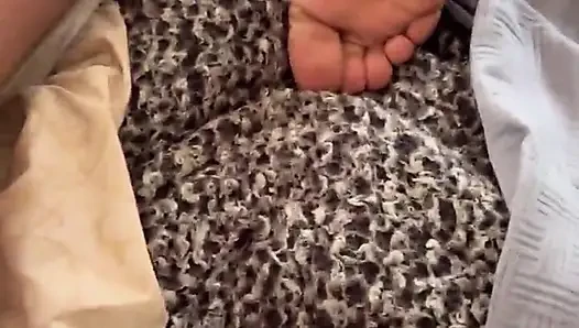 Üvey erkek kardeş büyük zenci yarağıyla sikişiyor zenci seksi ayak parmaklarıyla ayakla muamele boşalma