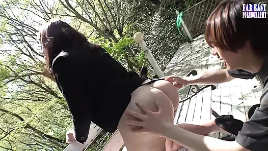 Mega kalçalar şaplak atılan ıslak güzellik arkadan çalışırken cesur bir teşhir randevusunda azdırıyor -bölüm.2