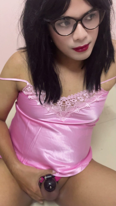 케이지 채워진 새디 오브리는 너무 꼴리네