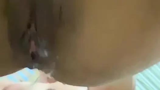 Evli komşum kocası uzaktayken benimle seks yapıyor!