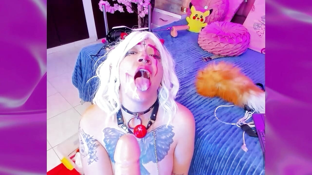 COSPLAY GIRL play ASS and DILDO