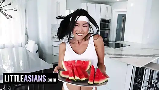 Little Asians - Honey Moon демонстрирует свои идеальные большие сиськи и круглую задницу перед трахом ее бойфренда
