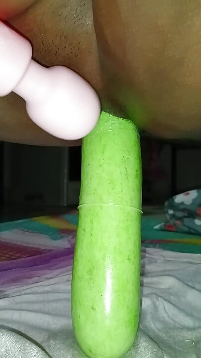 Bhabhi Ne chut ko phad Diya louki se