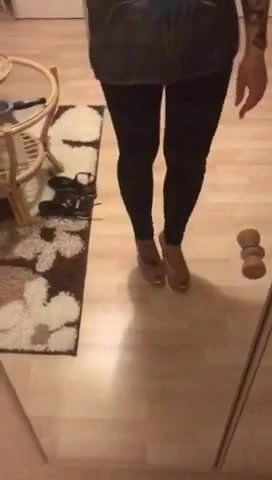 Milf Isabel show her sexy toes again