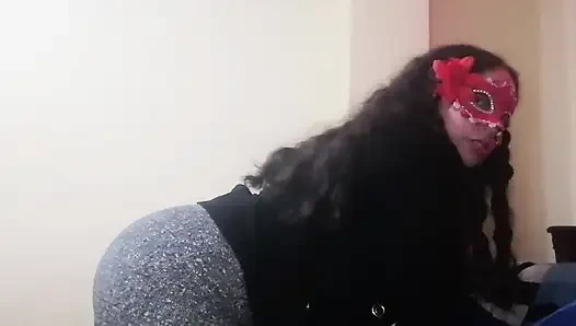 Ich stille meinen mann mit meinen dicken titten voller leckerer schokolade