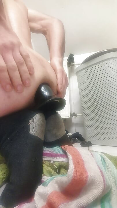 Gran consolador en el culo
