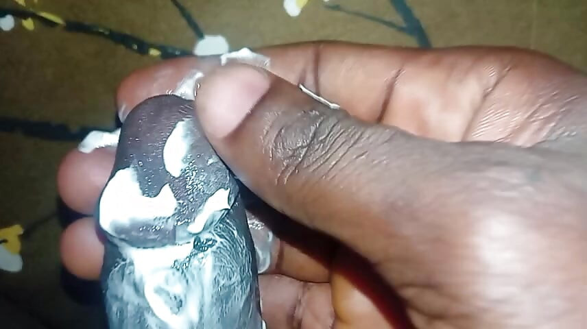 エボニーのシーメールの尻が満たされた