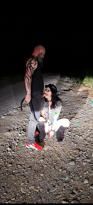 Prljava kurva baka me tjera da joj svršim u usta