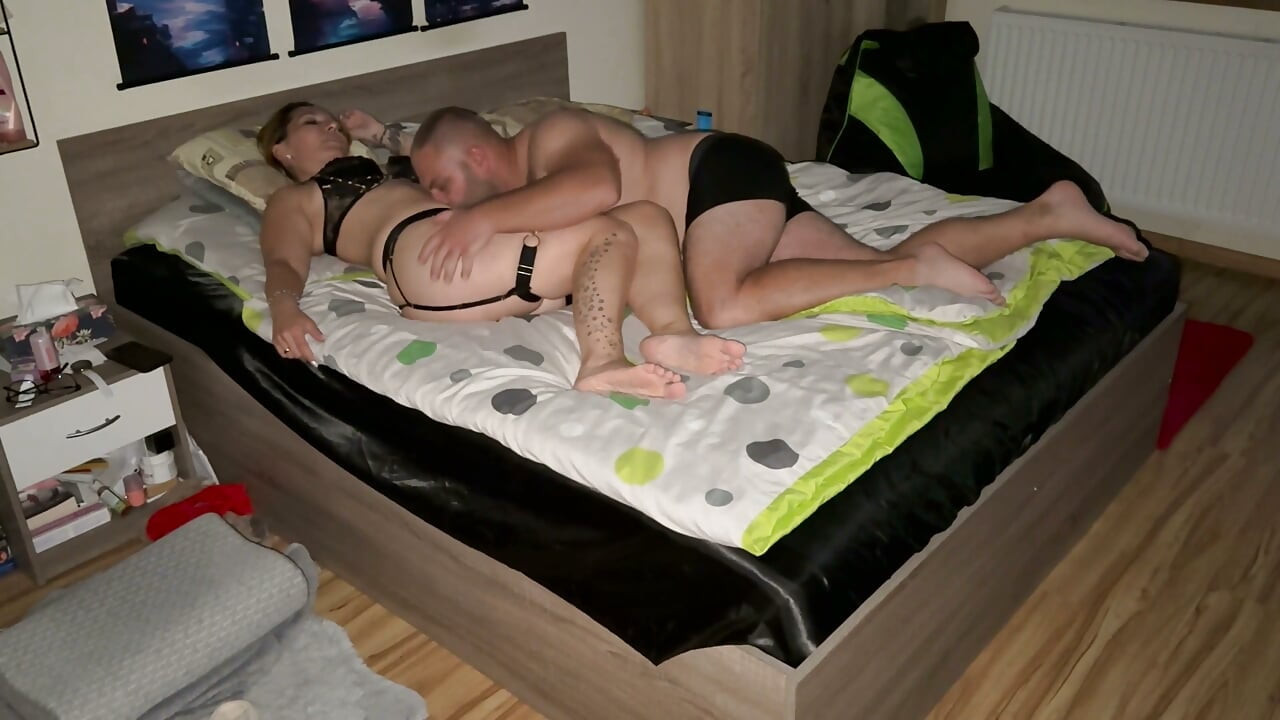 Tutkulu ev yapımı seks - misyoner, kovboy kız, domaltmalı, oral seks ve amcık parmaklama