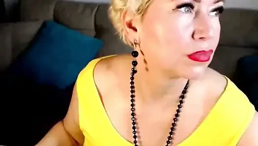 Meine frau ist eine coole webcam-schlampe, heiße reife schlampe im gelben kleid