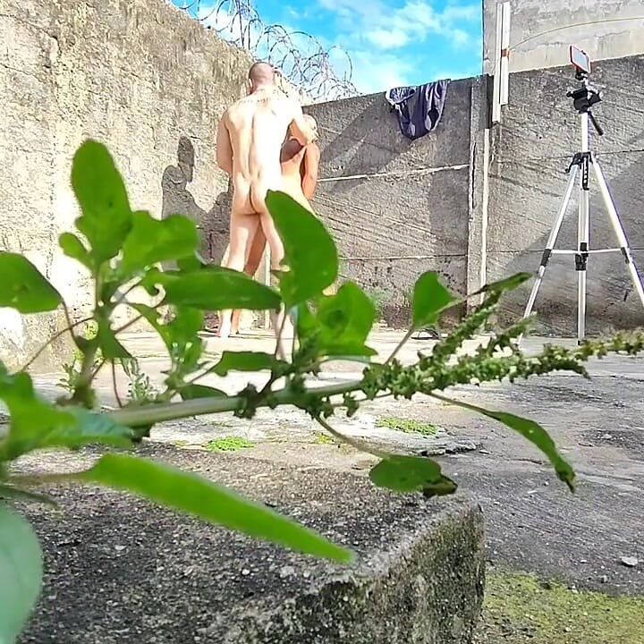 Camera nel bosco filma due etero che scopano