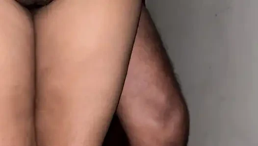 Mauka milte hi padosan ko choda