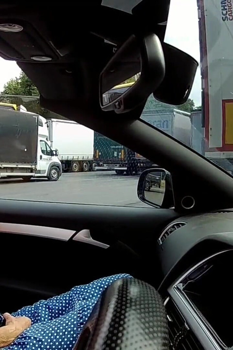 Titty tisdag ögonbindel lastbil stopp kul