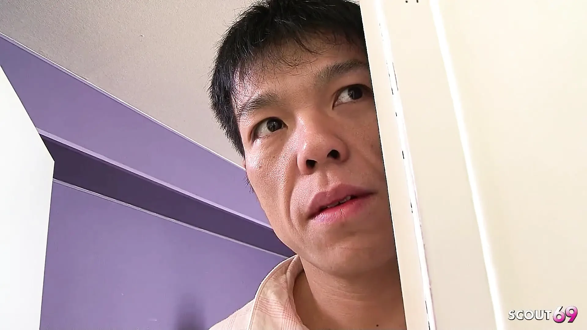 Japanse tiener Yuu geeft stiefvader reetlikken en krijgt cumshot