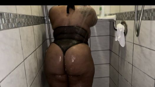 Sexxy bbw pod prysznicem