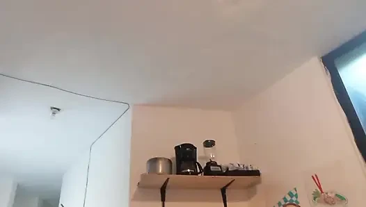 Tante gemuk pamer toket di dapur sambil bugil