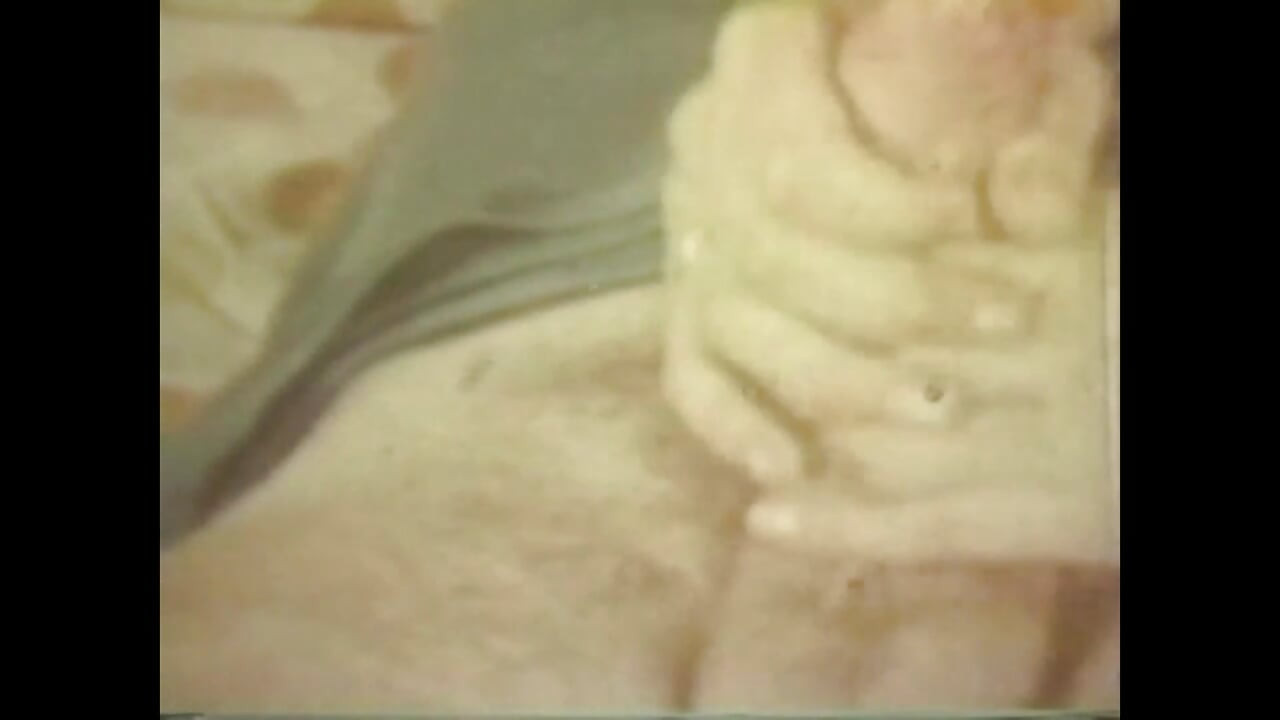 荡妇和男人一起自娱自乐