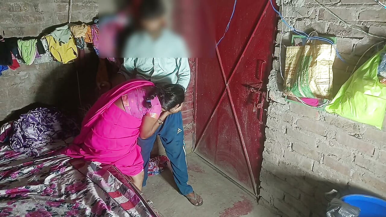 Secret sex in broad daylight, brother-in-law entered the sister-in-law's room and persuaded the sister-in-law to her, then sucked the nipples, choosing the sister-in-law, the sister-in-law landed the muscle and stood up to the doctor.