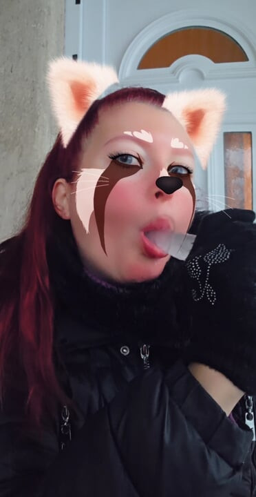 สาวประหลาด Ana Liz ดูด icicle ตัวหนาอย่างลับ ๆ