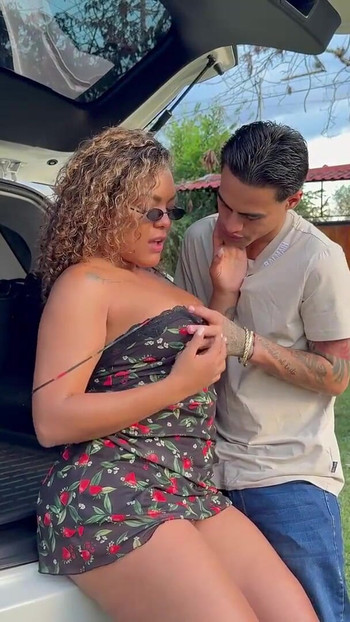 Momento commovente da "Stranger ebano milf con tette enormi mi seduce e cavalca il mio cazzo raw - Danyel mast & Carla Morelli"