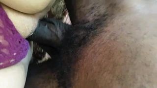 Une BBW blanche baise une longue grosse bite noire