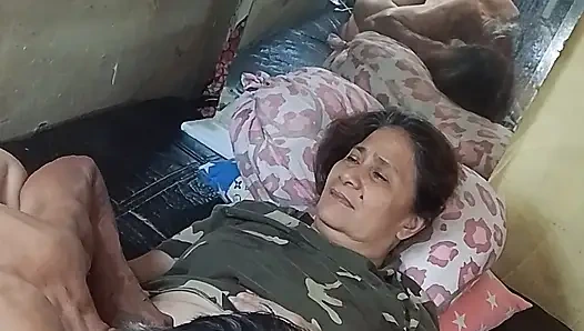 Sie kann nicht bereuen, was ich mit ihrer nassen muschi gemacht habe, als ich sie zur befriedigung gegessen habe