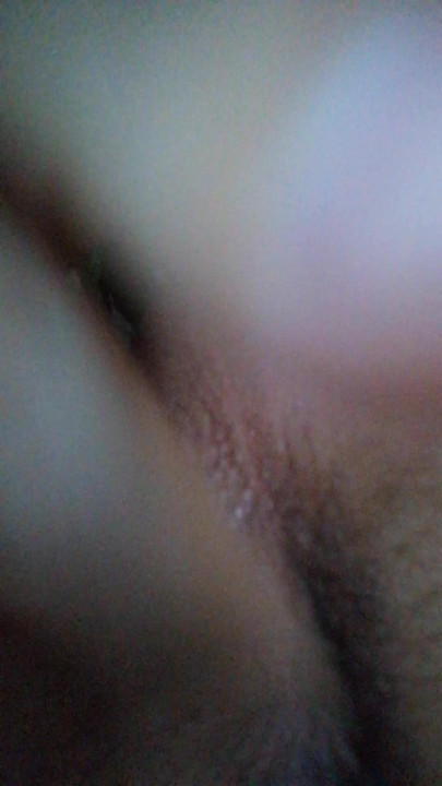 お尻で遊んでる