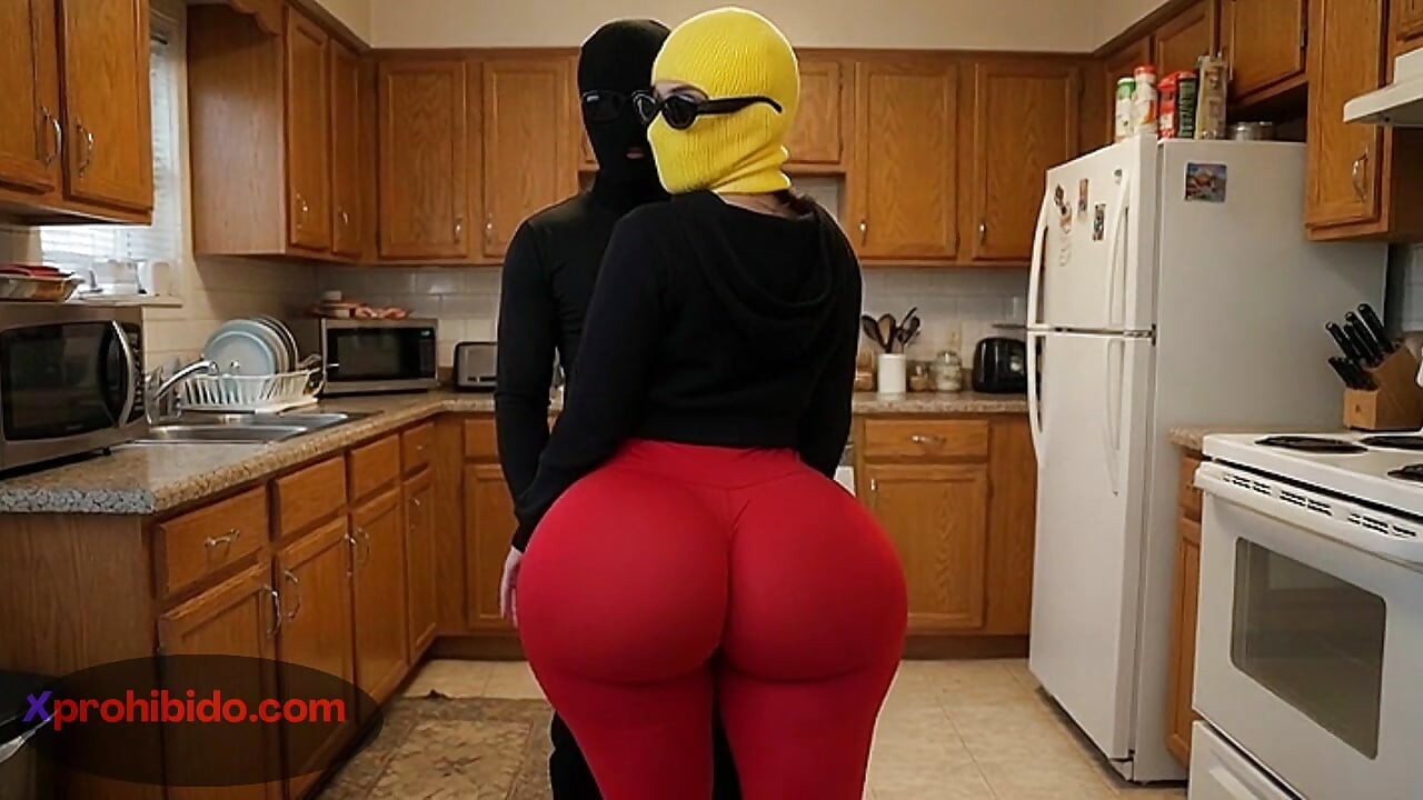 Petite Big Ass Girl Bouncing Her Huge Round Ass