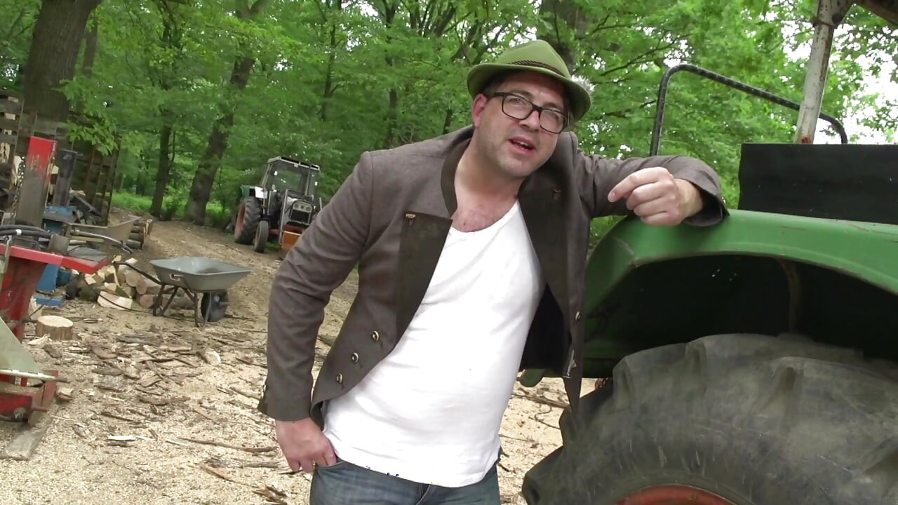 Memek cewek cantik toket besar dientot di luar ruangan