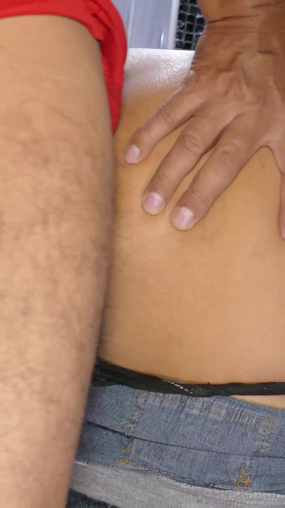 Emotivni trenutak iz "ŽELI GA SAMO U GUZICU, DUBOKO ANALNO U KUPAONICI DOMAĆINA"
