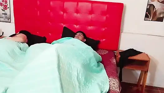 Üvey Oğulla Tabu Gecesi: Yatağın Yanındaki Kıyafetler, Kaşık Seksi, Dört Ayak Üstünde, Misyoner. Ve Göğüsleriyle Bitiyor