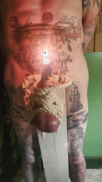 촛불 빛 Pt2에 의해 공을 채찍질하는 구드 소녀