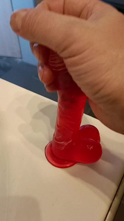 Vibratorul se masturbează... și apoi în curul meu