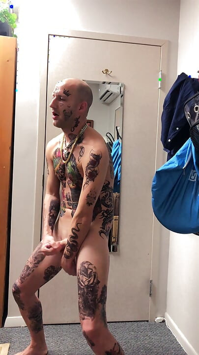Tatovert Twink Onani Solo