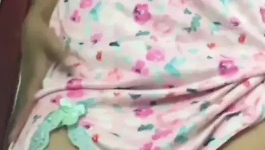 GADIS TEEN 18 TAHUN DENGAN PIYAMA. Masturbasi