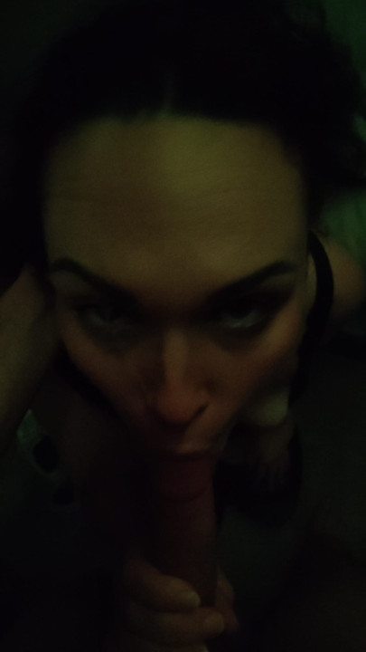 Genç yabancı minibüste yarak emiyor