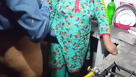 Homemade - rekaman seks istri amatir lagi asik ngentot kontol dan dientot gaya doggy sampai dicrot di dalam Tante seksi dengan pantat bahenol ini ngentot habis-habis