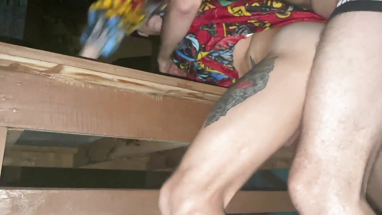 #466 夜间在公园里的长凳上操了一个 Twink