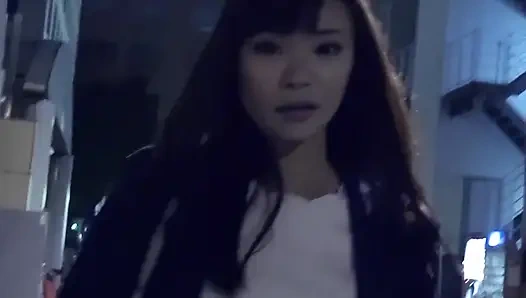 Связанную волосатую крошку-брюнетку игрушкой до кричающего оргазма