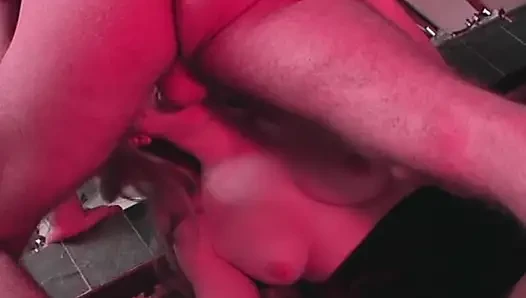 Seductive Brunette in the Bathroom: Passionate Oral Delight