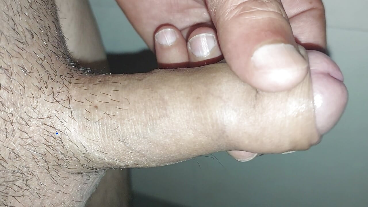 gives me handjob
