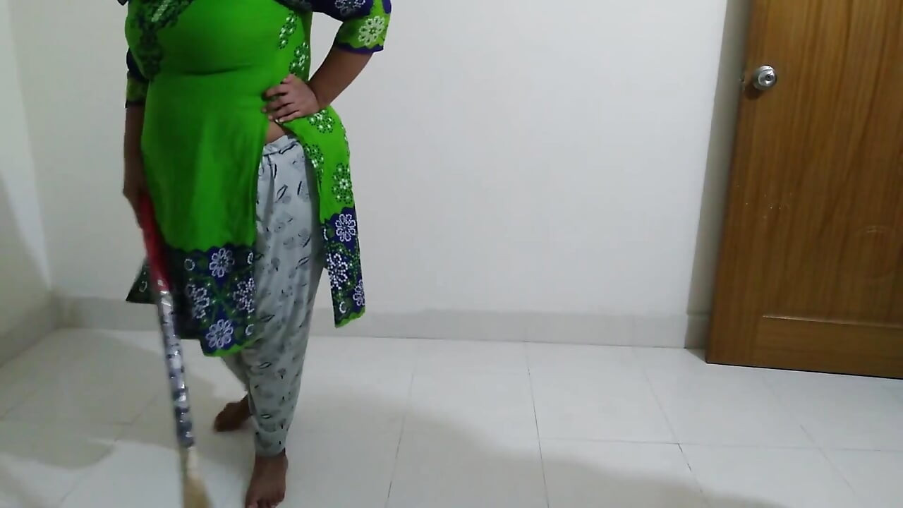 Tôi đụ chị kế của tôi bằng tay bị trói khi không có ai ở nhà