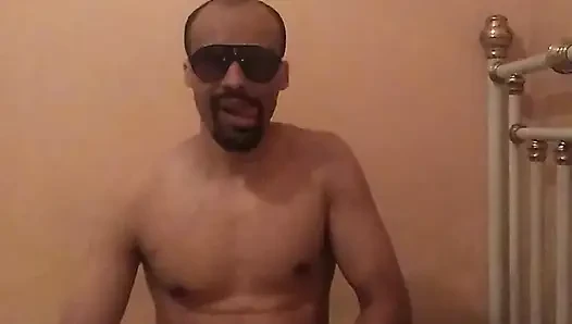 Seni sonuna kadar izlemeye devam edecek cazibe ve azdırma ile dolu samimi bir an