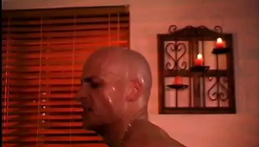 Fantastische vollbusige retro-MILF gefickt und von einem großen schwanz in den mund abspritzen