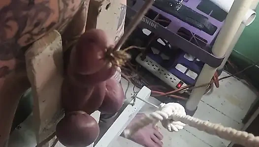 Goode Mädchen, Unhã1/4ckliches Crucifix-ballbusting Teil 2